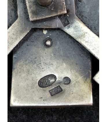 Нагрудный знак одной из школ прапорщиков