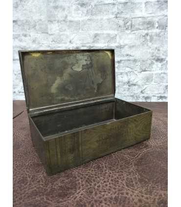 Металлическая коробка из-под папирос крученых крепких "Царскiя"