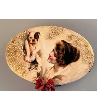 Шкатулка: Дама со щенком
