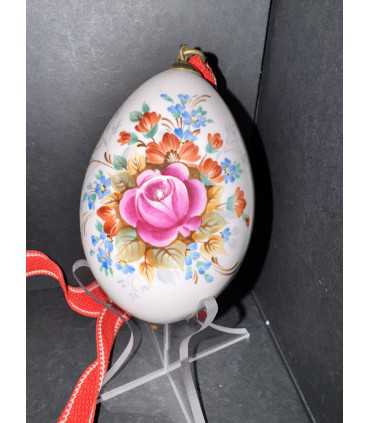 Яйцо пасхальное с цветочной росписью