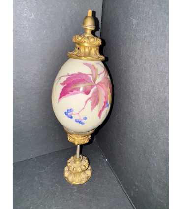 Яйцо пасхальное с цветочной росписью на подставке