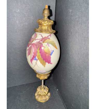 Яйцо пасхальное с цветочной росписью на подставке