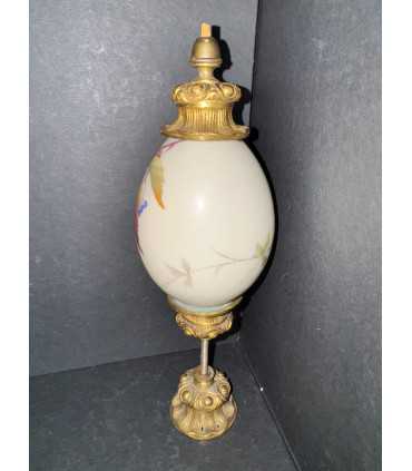 Яйцо пасхальное с цветочной росписью на подставке