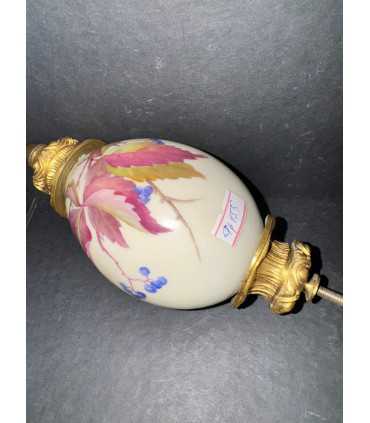 Яйцо пасхальное с цветочной росписью на подставке