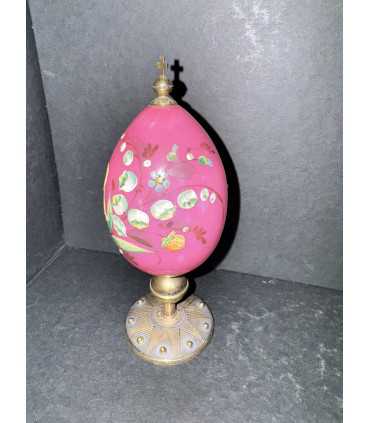 Яйцо пасхальное с цветочной росписью на ножке