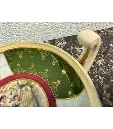 Ваза на ножке (конфетница)