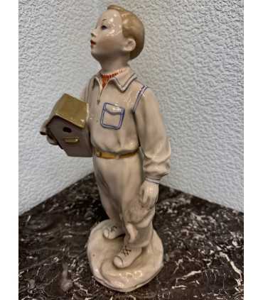 Статуэтка "Мальчик со скворечником"