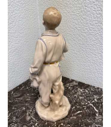 Статуэтка "Мальчик со скворечником"