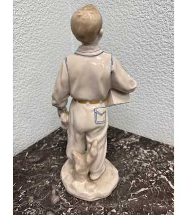 Статуэтка "Мальчик со скворечником"