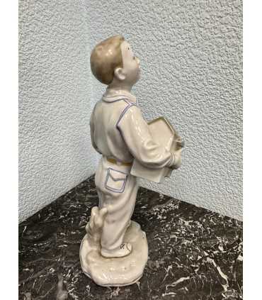 Статуэтка "Мальчик со скворечником"