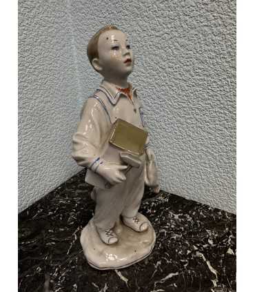 Статуэтка "Мальчик со скворечником"