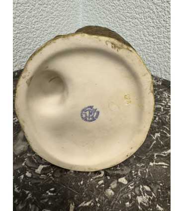 Статуэтка "Кормящая мать"