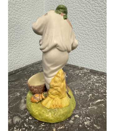 Статуэтка "Кормящая мать"