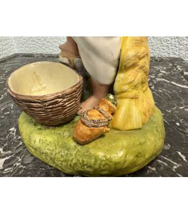 Статуэтка "Кормящая мать"