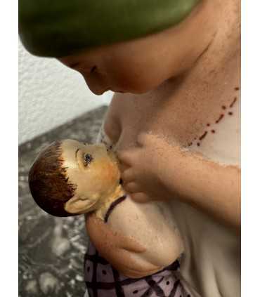 Статуэтка "Кормящая мать"