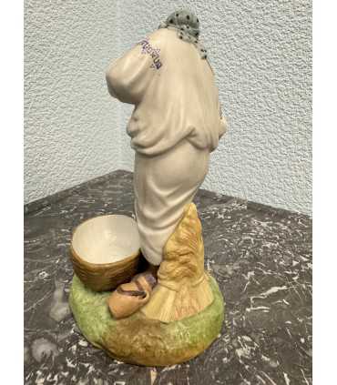 Статуэтка "Кормящая мать"