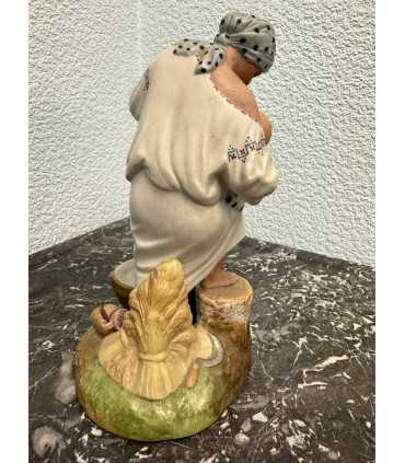 Статуэтка "Кормящая мать"