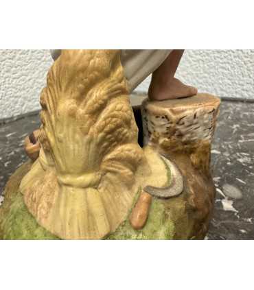 Статуэтка "Кормящая мать"