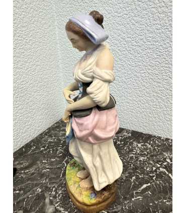 Статуэтка "Дама"