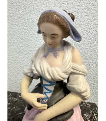 Статуэтка "Дама"