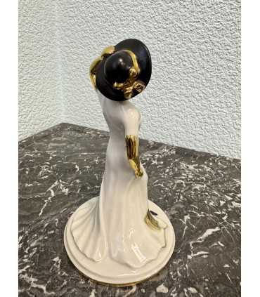 Статуэтка "Дама в шляпе"