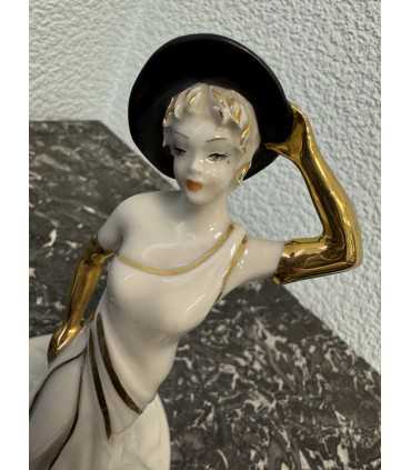 Статуэтка "Дама в шляпе"