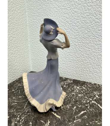 Статуэтка "Дама в шляпе"