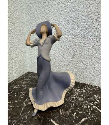 Статуэтка "Дама в шляпе"