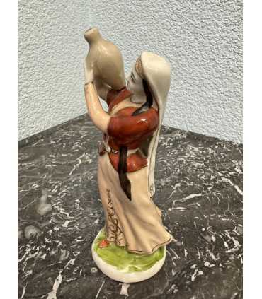 Статуэтка "Девушка с кувшином"