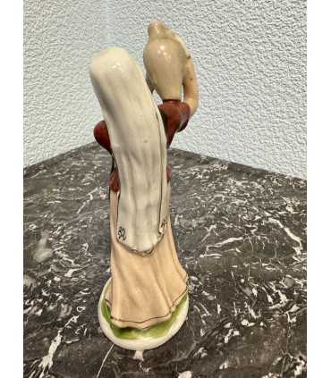 Статуэтка "Девушка с кувшином"