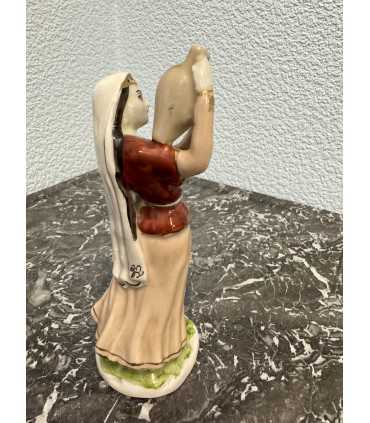 Статуэтка "Девушка с кувшином"