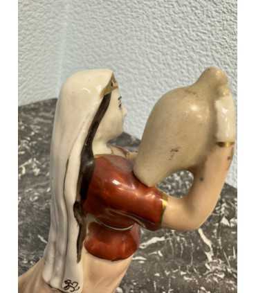 Статуэтка "Девушка с кувшином"