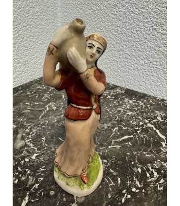 Статуэтка "Девушка с кувшином"
