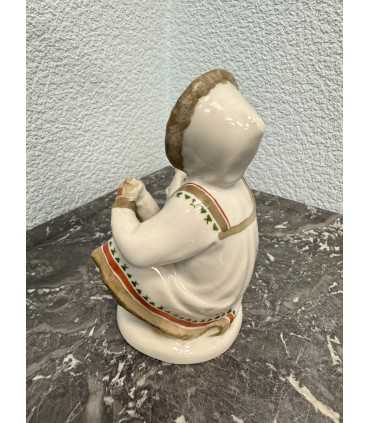 Статуэтка "Якутка с севрюгой"