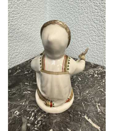 Статуэтка "Якутка с севрюгой"