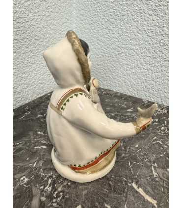 Статуэтка "Якутка с севрюгой"