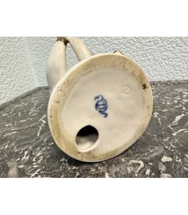 Статуэтка "Якутка с севрюгой"