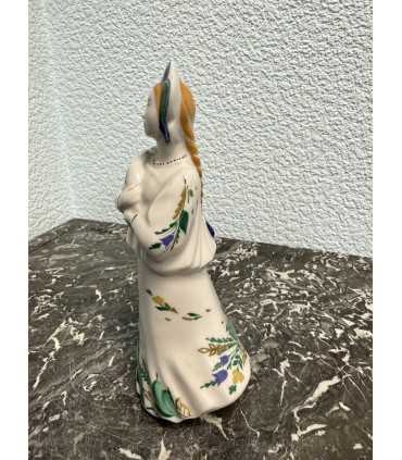 Статуэтка "Девушка с голубем"