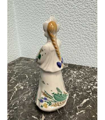 Статуэтка "Девушка с голубем"