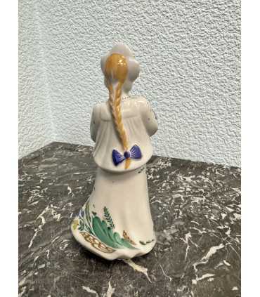 Статуэтка "Девушка с голубем"