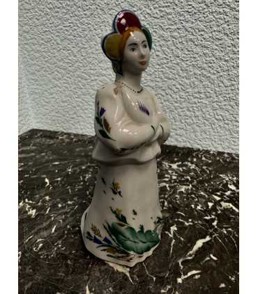 Статуэтка "Девушка с голубем"