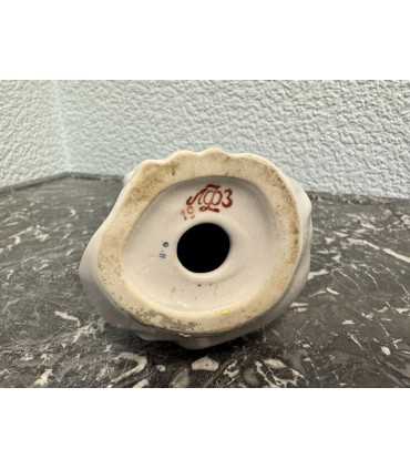 Статуэтка "Девушка с голубем"