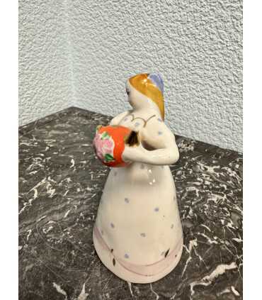 Статуэтка "Девочка с чайником"