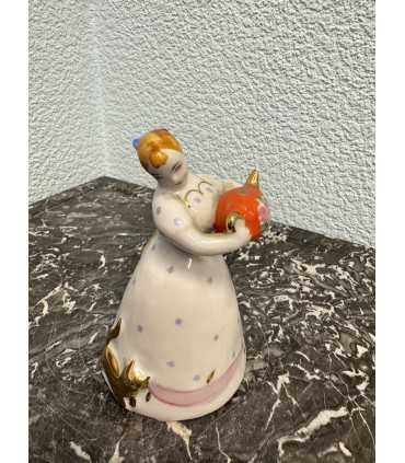 Статуэтка "Девочка с чайником"