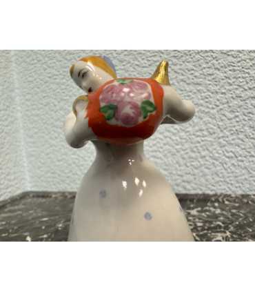 Статуэтка "Девочка с чайником"