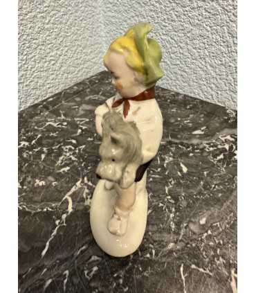 Статуэтка «Мальчик с собакой»