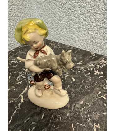 Статуэтка «Мальчик с собакой»