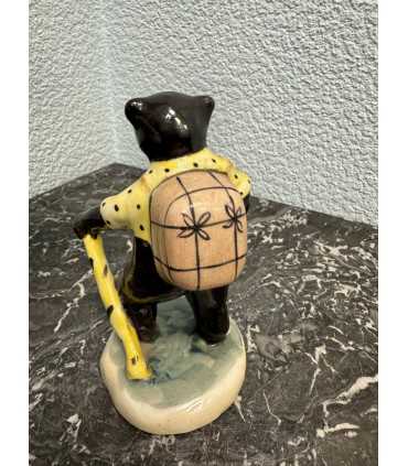 Статуэтка «Медведь с коробом»