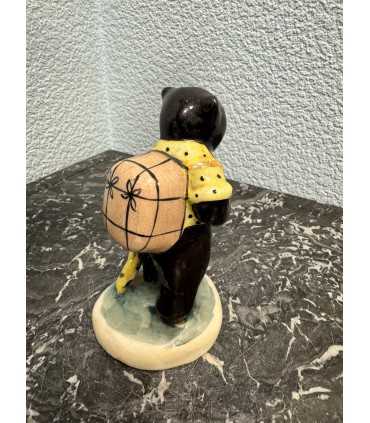 Статуэтка «Медведь с коробом»