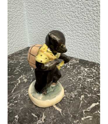 Статуэтка «Медведь с коробом»